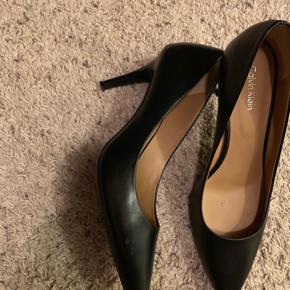 Branded shoes - Picture 2 of 3